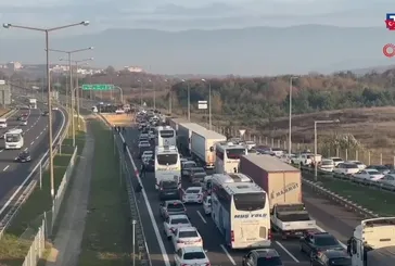 TEM'de tır devrildi: Ankara yolu kapandı