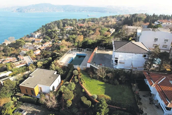 bogaz-manzarali-villada-kacak-insaat-skandali-buyuyor-halk-tvnin-patronu-cafer-mahiroglundan-piskin-savunma-1703303096305.jpeg Boğaz manzaralı villada kaçak inşaat skandalı büyüyor! Halk TV'nin patronu Cafer Mahiroğlu'ndan pişkin savunma!-4