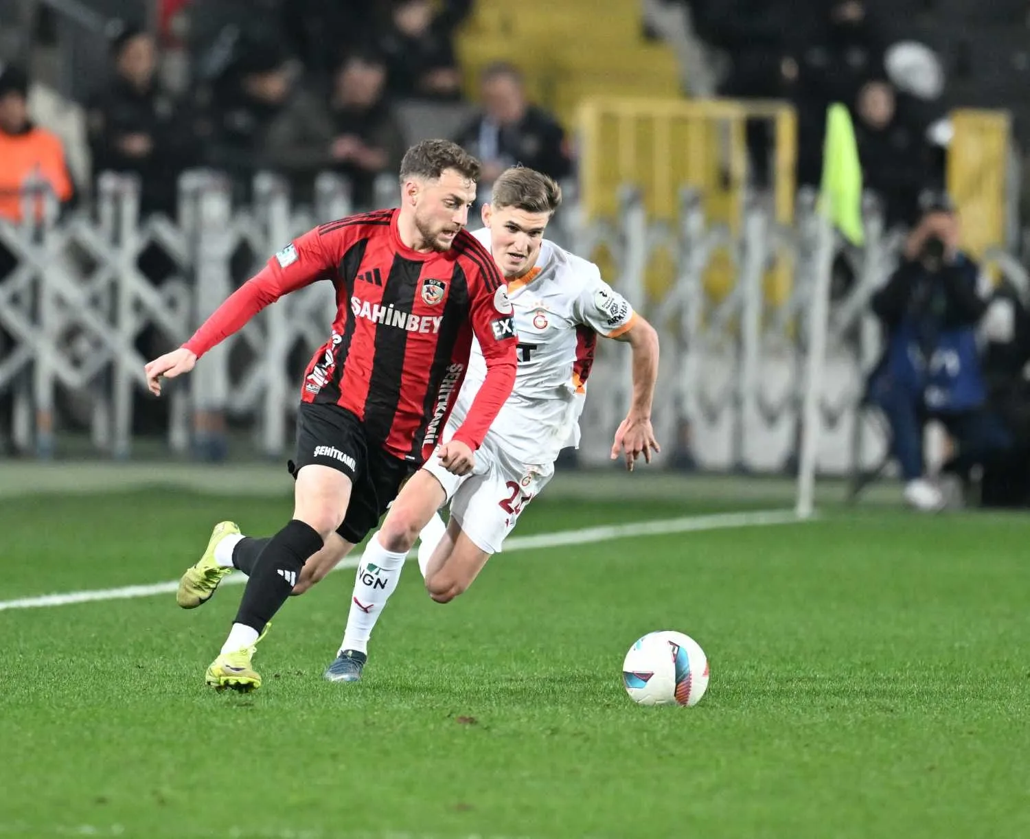 Galatasaray savunmaya duvar örecek! Transferde hedef milli yıldız - 19