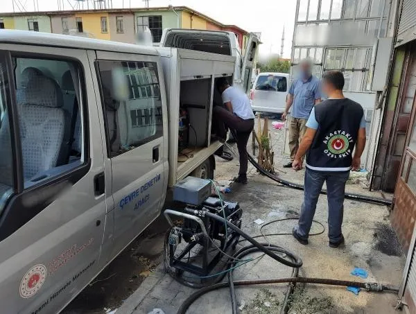 Konya’da iki adreste eş zamanlı operasyon! 31 bin litre kaçak akaryakıt ele geçirildi-1