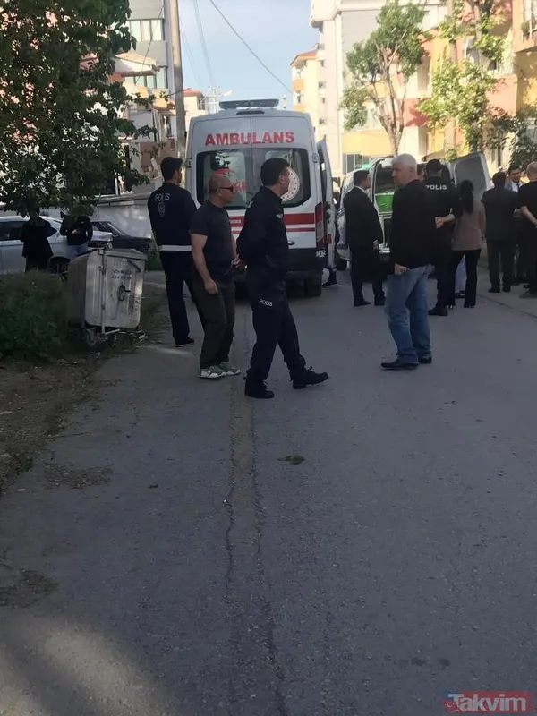 Ev Boşaltıldı Ayrıca, "Çöp Eve" Dönüşmüş Olduğu Görülen Ev, Detaylı Bir Temizlik İşlemi İçin Belediye Ekipleri Tarafından Boşaltıldı.