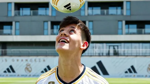 Genç yıldızın yeni takımını böyle açıkladılar! Taraftarlar şaşkın! Dünya devi Real Madrid’de Arda Güler krizi-6