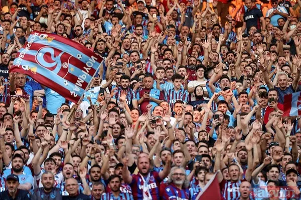 Yeri göğü boyadılar! Trabzonspor tribünleri görsel şölen yaşattı! - 3