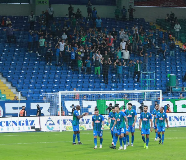 aslan-hata-yapmak-istemiyor-iste-caykur-rizespor-galatasaray-macinin-muhtemel-11leri-1633253954716.jpg Aslan hata yapmak istemiyor! İşte Çaykur Rizespor - Galatasaray maçının muhtemel 11'leri...-5