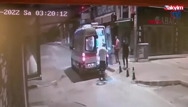 Antalya'da sağlık ekibine saldırı: Kaldırım taşlarını fırlattı