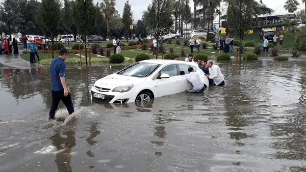 İstanbul'da vatandaşlar mahsur kaldı-2