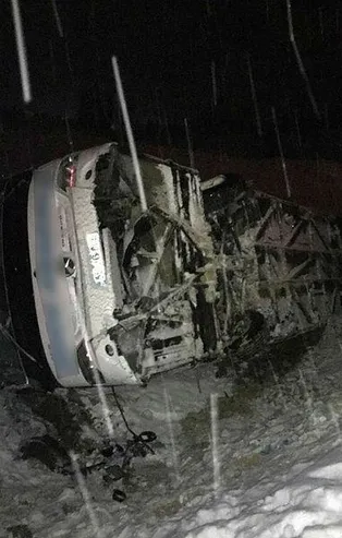 Erzincan'da yolcu otobüsü devrildi