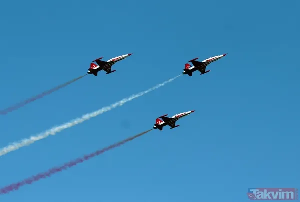 Türk Yıldızları ve SOLOTÜRK'ten nefes kesen gösteri! - 15