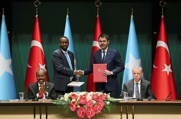 baskan-recep-tayyip-erdogan-somali-cumhurbaskani-hasan-seyh-mahmud-ile-bir-araya-geldi-1657139381357.jpeg Başkan Recep Tayyip Erdoğan, Somali Cumhurbaşkanı Hasan Şeyh Mahmud ile bir araya geldi-2