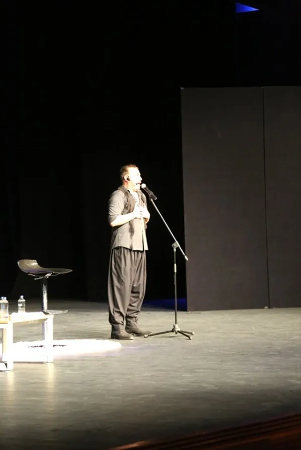 Sermiyan Midyat boş koltuklara stand up yaptı-4
