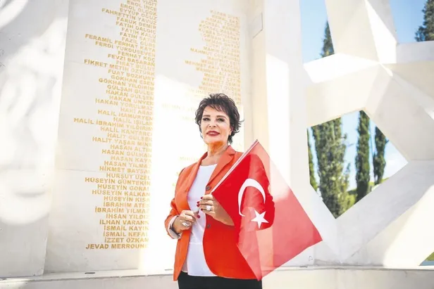 15 Temmuz şehitleri unutulmadı! Vatan sevdalısı ünlüler yine tek yürek oldu-4