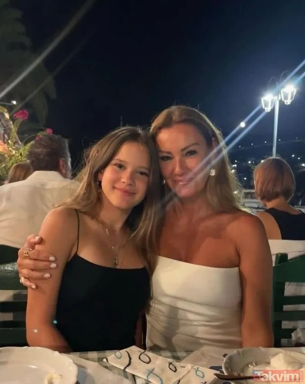 Kim der 50 yaşında! Pınar Altuğ doğum günü pozlarıyla ortalığı salladı! Yağmur Atacan ve Su Atacan'dan peş peşe paylaşım - 11