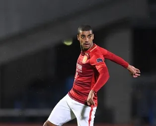 G.Saraylı yöneticiler forvet için Dubai’ye uçtu