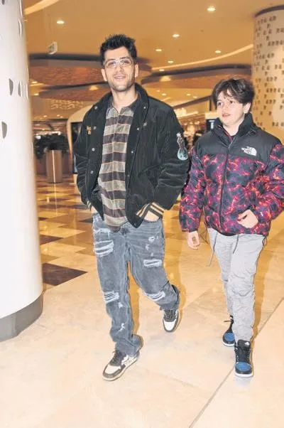 los-angelestaki-oscar-odulleri-torenine-katilan-nevbahar-koc-kesenin-agzini-acti-1678826308098.jpeg Los Angeles’taki Oscar Ödülleri Töreni’ne katılan Nevbahar Koç kesenin ağzını açtı-16