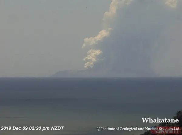 Yeni Zelanda'da Whakaari Yanardağı 18 yıl sonra patladı! Okyanus ikiye ayrıldı - 6