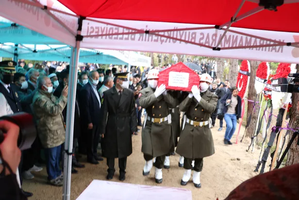 Irak'ın kuzeyinde şehit olan sözleşmeli er Çiftçi son yolculuğuna uğurlandı-4