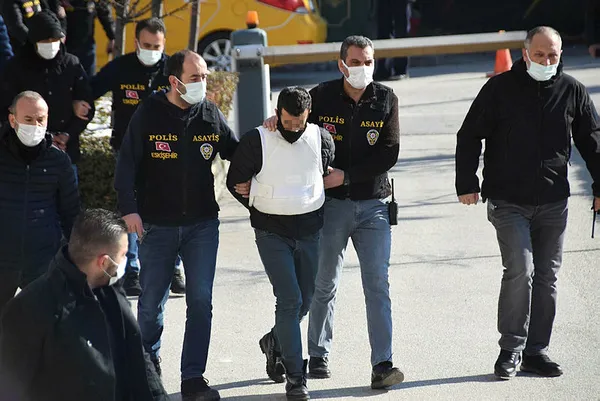 son-dakika-eskisehirdeki-kan-donduran-vahsette-yeni-detaylar-katil-is-ortagi-cikmisti-1613904755175.jpg SON DAKİKA! Eskişehir'deki kan donduran vahşette yeni detaylar! İlkay ve Emel Tokkal'ın katili tanıdık çıktı!-4