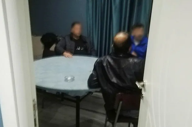 Son dakika: Manisa'da kumar oynanan iş yerine baskın: 20 kişiye 86 bin TL ceza