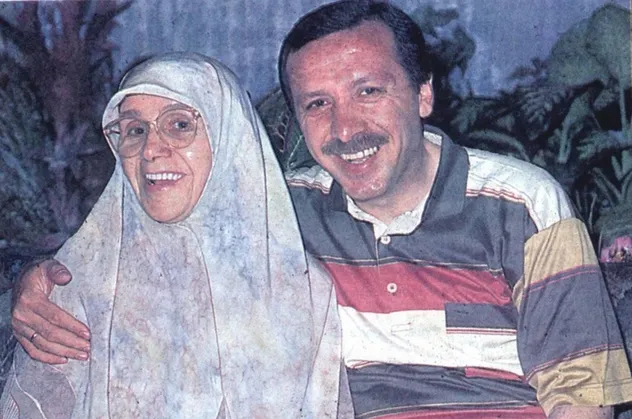 Başkan Erdoğan'dan annesi Tenzile Erdoğan'ın vefat yıldönümünde duygulandıran paylaşım