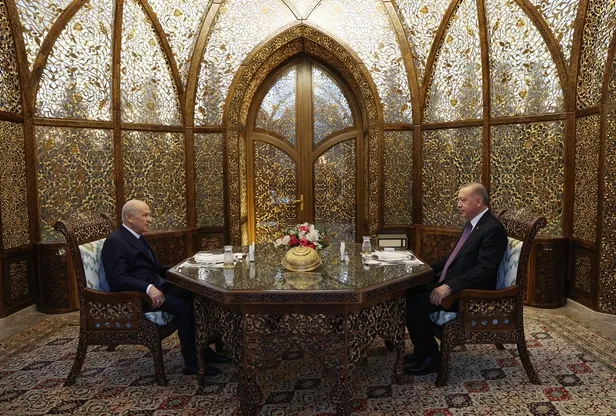 baskan-erdogan-ve-mhp-genel-baskani-bahceli-ozbek-otaginda-iftar-yapti-1618511343136.jpeg Başkan Erdoğan ve MHP Genel Başkanı Bahçeli, Özbek Otağı'nda iftar yaptı-3