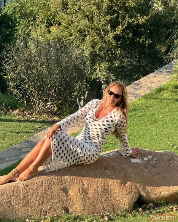 Kim der 50 yaşında! Pınar Altuğ doğum günü pozlarıyla ortalığı salladı! Yağmur Atacan ve Su Atacan'dan peş peşe paylaşım - 10