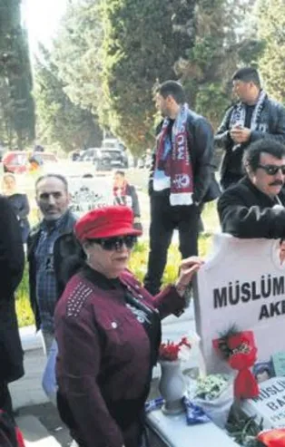 Müslüm Gürses vefatının 7. yılında mezarı başında anıldı