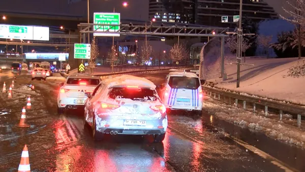 son-dakika-istanbulda-ozel-aracla-trafige-cikmak-yasaklandi-kopruler-ve-avrasya-tunelinde-polis-denetimler-yap-1643089615372.jpg SON DAKİKA: İstanbul'da özel araçla trafiğe çıkmak yasaklandı! Köprüler ve Avrasya Tüneli'nde polis denetimler yapıyor-2