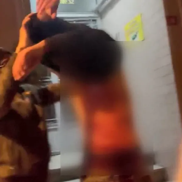 istanbul-bahcelievlerde-afrika-kupasi-finalinde-misirin-kalecisinin-penalti-kurtarmasina-sevinen-misirlilar-bi-1644389336301.jpg İstanbul Bahçelievler'de Afrika Kupası finalinde Mısır'ın kalecisinin penaltı kurtarmasına sevinen Mısırlılar bıçaklı saldırıya uğradı-9