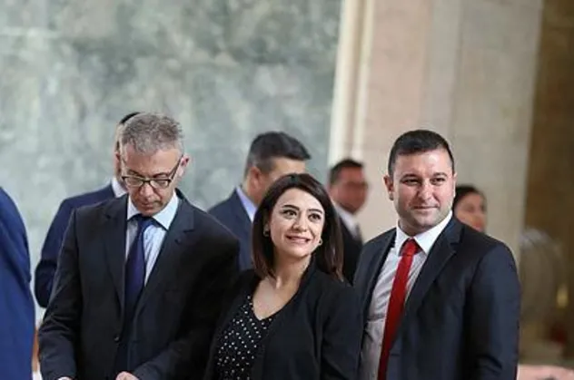 CHP'li vekil Gamze Taşçıer, eşi Ali Mert Taşçıer’i belediyede özel kalem müdürü yaptı