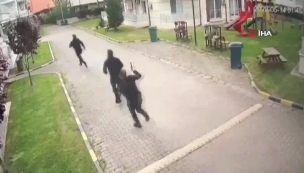 Polis aracına çarpıp kaçmaya çalışan uyuşturucu taciri böyle yakalandı