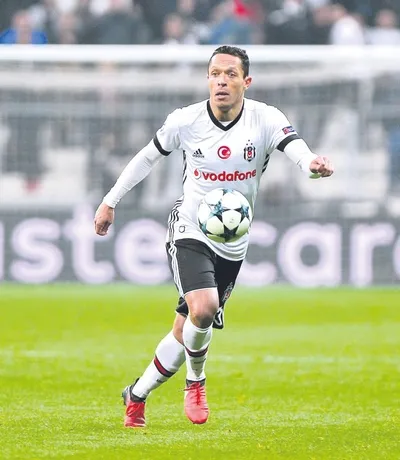 Beşiktaş 4 isimle yolları ayırmayı 2 golcü almayı planlıyor - 1