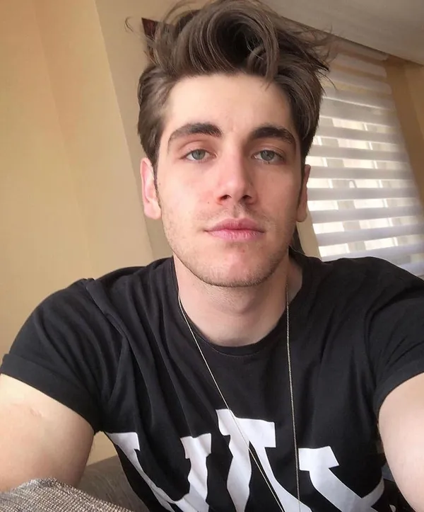 genc-oyuncu-emre-bey-ilk-kez-kullandigi-jet-ski-uzerinde-sov-yapti-1685734634339.jpeg Genç oyuncu Emre Bey ilk kez kullandığı jet-ski üzerinde şov yaptı!-2