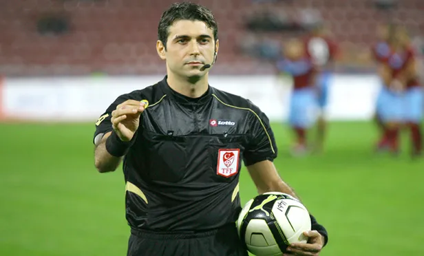 hakan-ceylan-kimdir-kac-yasinda-fenerbahce-besiktas-derbisinin-var-hakemi-hakan-ceylan-nereli-yonettigi-maclar-1639899103229.jpg Hakan Ceylan kimdir, kaç yaşında? Fenerbahçe-Beşiktaş derbisinin VAR hakemi Hakan Ceylan nereli? Yönettiği maçlar...-4