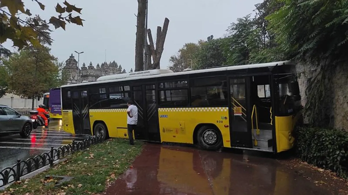 Beşiktaş'ta İETT otobüsü motosiklete çarptı!