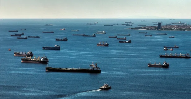 İstanbul Boğazı'nda çarpışan iki gemide hasar oluştu