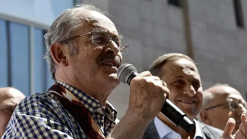 ozgur-ozelin-yeni-parti-ilani-sonrasi-chpde-istifa-dalgasi-1784828536581.jpeg Özgür Özel’in yeni parti ilanı sonrası CHP’de istifa dalgası-5