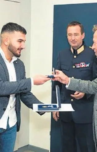 Viyana Eyalet Polis Başkanlığı, Recep Tayyip Gültekin'e şeref madalyası verdi