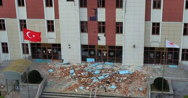 Düzce’de yıkımın boyutu gün ağarınca ortaya çıktı