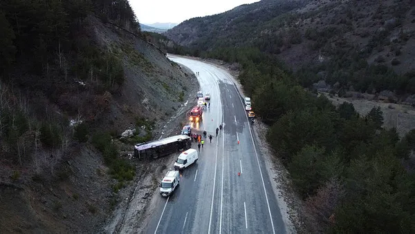 son-dakika-erzincanda-yolcu-otobusu-devrildi-cok-sayida-yarali-var-1638077662579.jpg SON DAKİKA! Erzincan'da yolcu otobüsü devrildi! Çok sayıda yaralı var-3