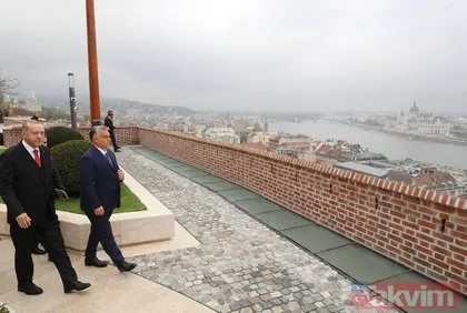 Başkan Erdoğan Macaristan’da resmi törenle karşılandı