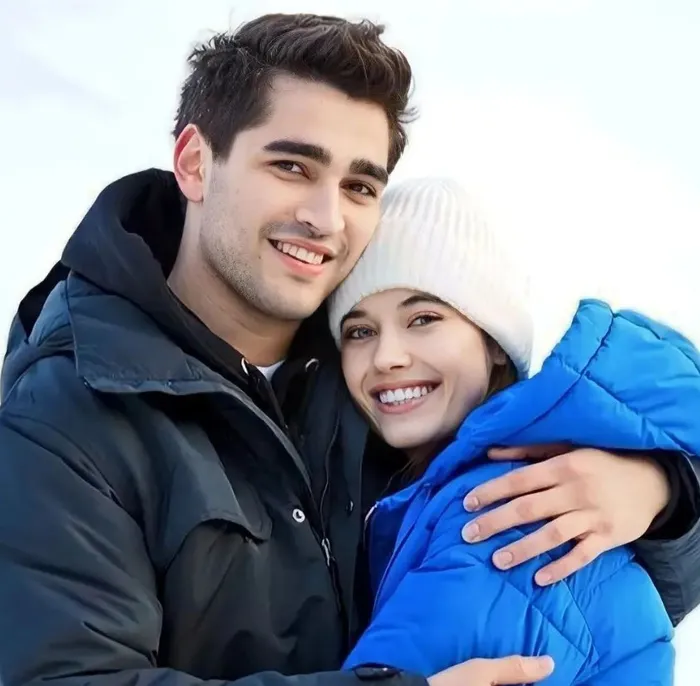 1 değil 2 değil Mert'e tam 5 kardeş! Yalı Çapkını'nın Ferit'i Mert Ramazan Demir'in 5 kardeşi var ve hepsi birbirinin aynısı-2