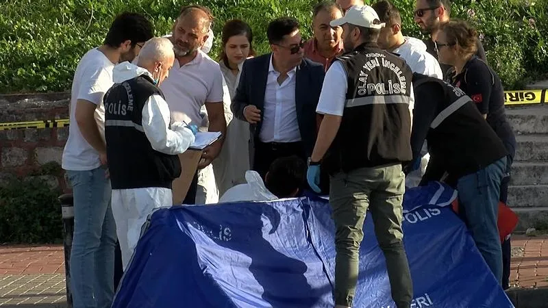 Ekiplerin olay yerindeki çalışması sürüyor (DHA)