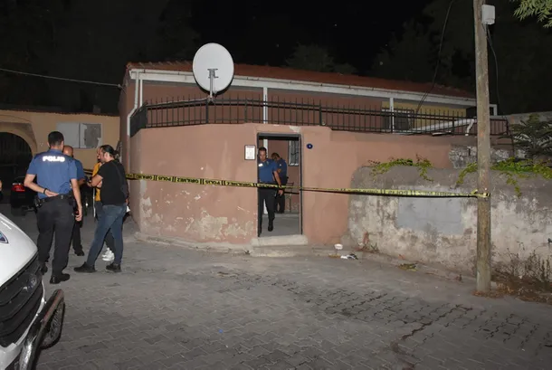 Kanser tedavisi gören babasını 20 yerinden bıçaklayarak öldürdü-3