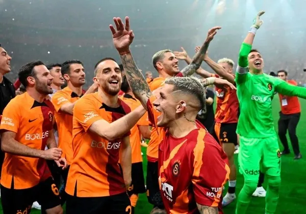 rekorlarin-sampiyonu-aslanlar-gibi-rakiplerine-fark-atti-okan-buruk-yonetiminde-muhtesem-bir-sezon-geride-kald-1685999089550.jpeg Rekorların şampiyonu aslanlar gibi rakiplerine fark attı! Okan Buruk yönetiminde muhteşem bir sezon geride kaldı...-3