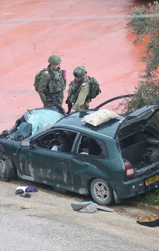 İsrail askerleri 2 Filistinliyi şehit etti