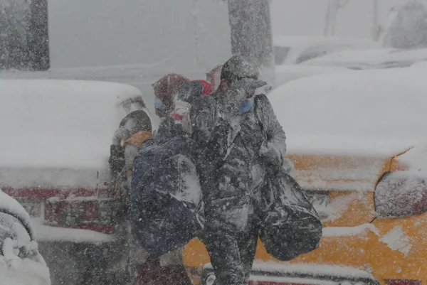 son-dakika-istanbulda-uyari-ustune-uyari-beylikduzu-buyukcelmece-arasi-e-5-trafige-kapandi-yogun-kar-yagisi-ge-1643031152755.jpg Son dakika: İstanbul'da uyarı üstüne uyarı! E-5 trafiğe kapandı! THY açıkladı: Uçuşlar durdu! Otogardan çıkışlar yasak... İşte son durum-12