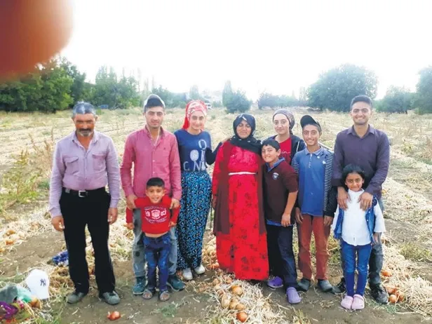 kim-milyoner-olmak-istere-katilan-mevsimlik-isci-hikmet-250-bin-tllik-soruyu-actirdi-ilk-soruda-elenen-kariyerli-isimleri-geride-birakti-1602538300643.jpeg Kim Milyoner Olmak İster'e katılan Hikmet Karakurt 250 bin TL'lik soruyu açtırdı! İlk soruda elenen kariyerli isimleri geride bıraktı-5