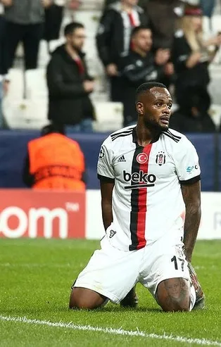 Temsilcimiz Beşiktaş Avrupa kupalarına veda etti! Ajax karşısında öne geçtiği karşılaşmadan 2-1 yenik ayrıldı