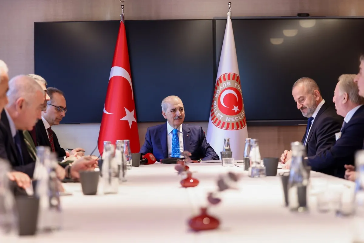 kurtulmustan-chp-krizi-icin-ictuzuk-mesaji-kilicdaroglunun-konusmasina-engel-yok-1780761551056.jpeg Kurtulmuş’tan CHP krizi için İçtüzük mesajı: Kılıçdaroğlu'nun konuşmasına engel yok-4