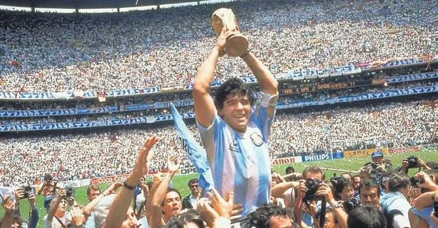 Diego Maradona hayatını kaybetti